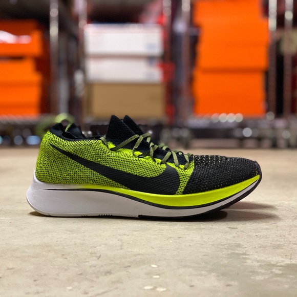 nike zoom fly flyknit black volt